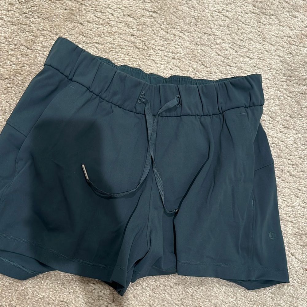 Lululemon green shorts size 6